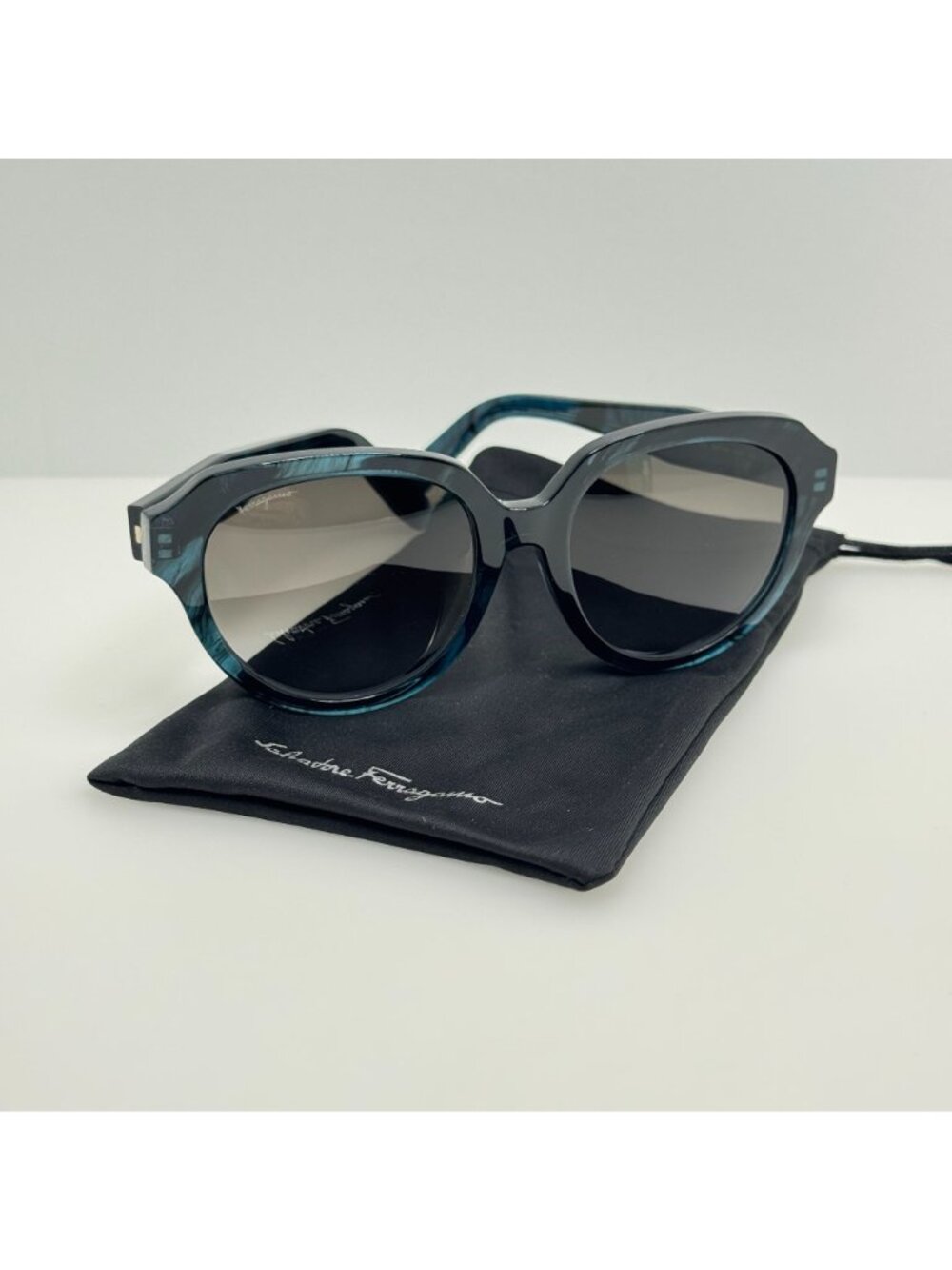 Salvatore Ferragamo Sunglasses SF906SA 409 Italy 54-18-140 - Picture 9 of 9